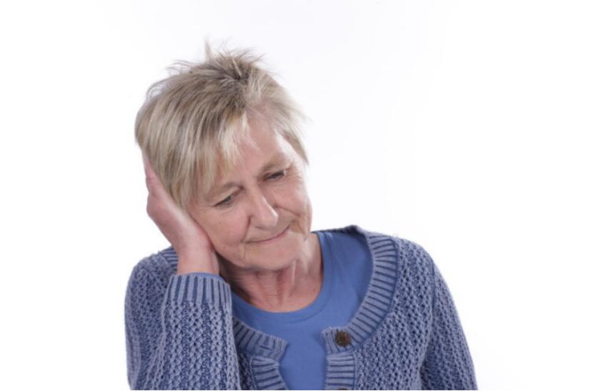 耳朵总是油得很还痒但掏不出东西,耳朵里面很痒但不敢掏一碰很疼