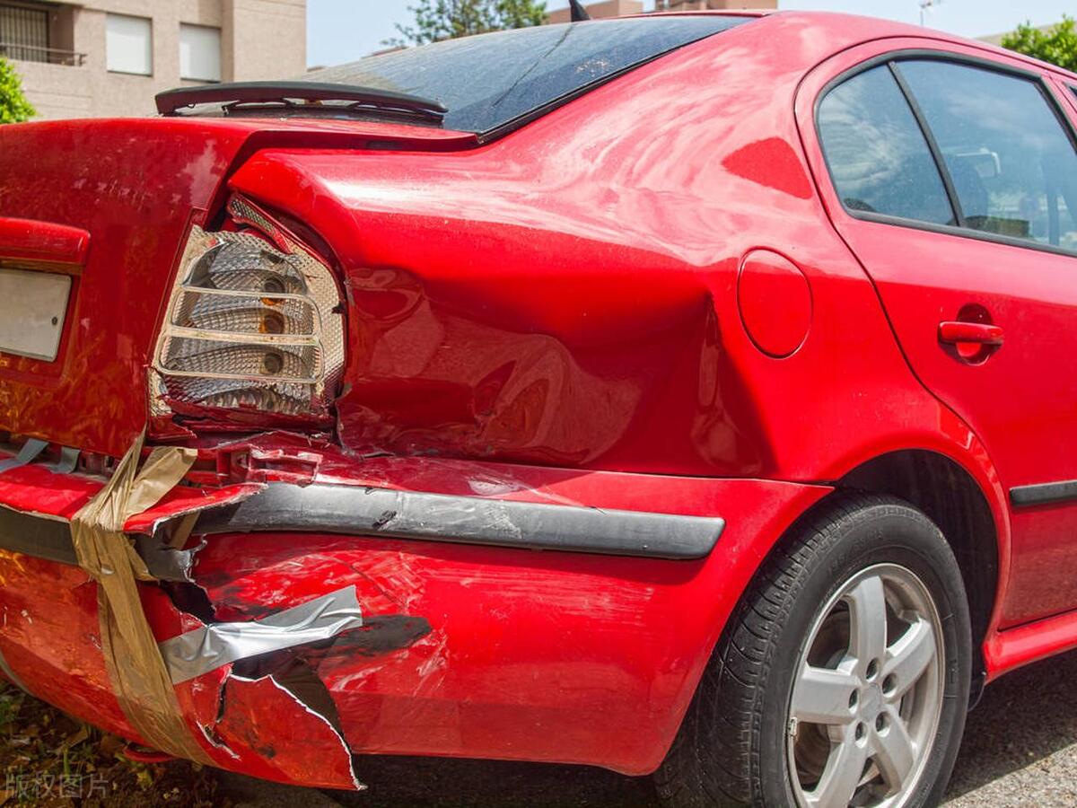 高速交通事故追尾怎么判,高速公路追尾事故处理流程