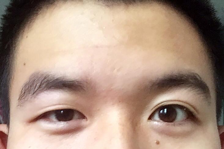 晚上关灯玩手机的危害有哪些,晚上关灯玩手机有什么危害嘛