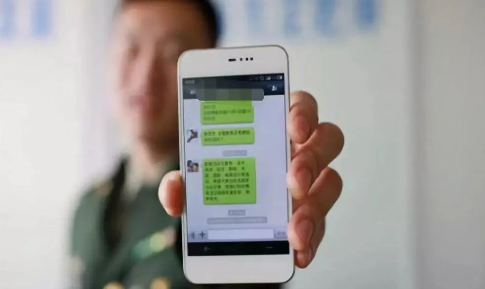 男子假冒项目投资诈骗800万元,男子投资被骗民警消防联合救人