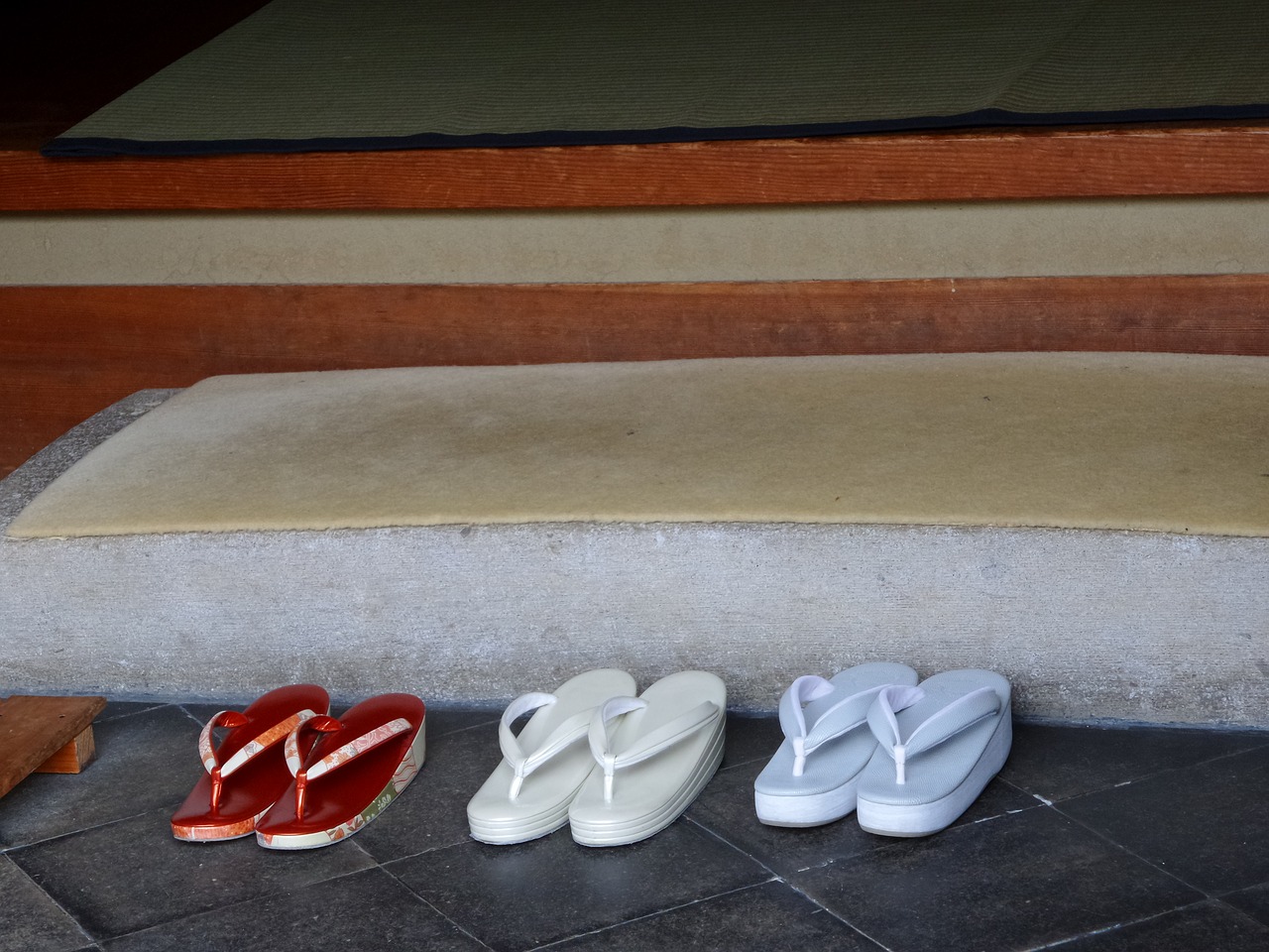 日本学校需要脱鞋吗,日本为什么上学脱鞋