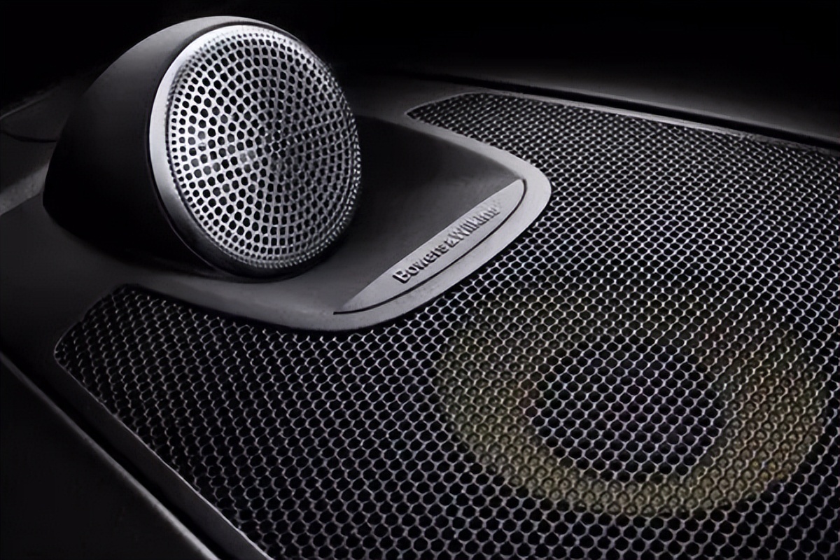 车载音响是原装的好还是改装的好,改装一套中等的车载音响多少钱