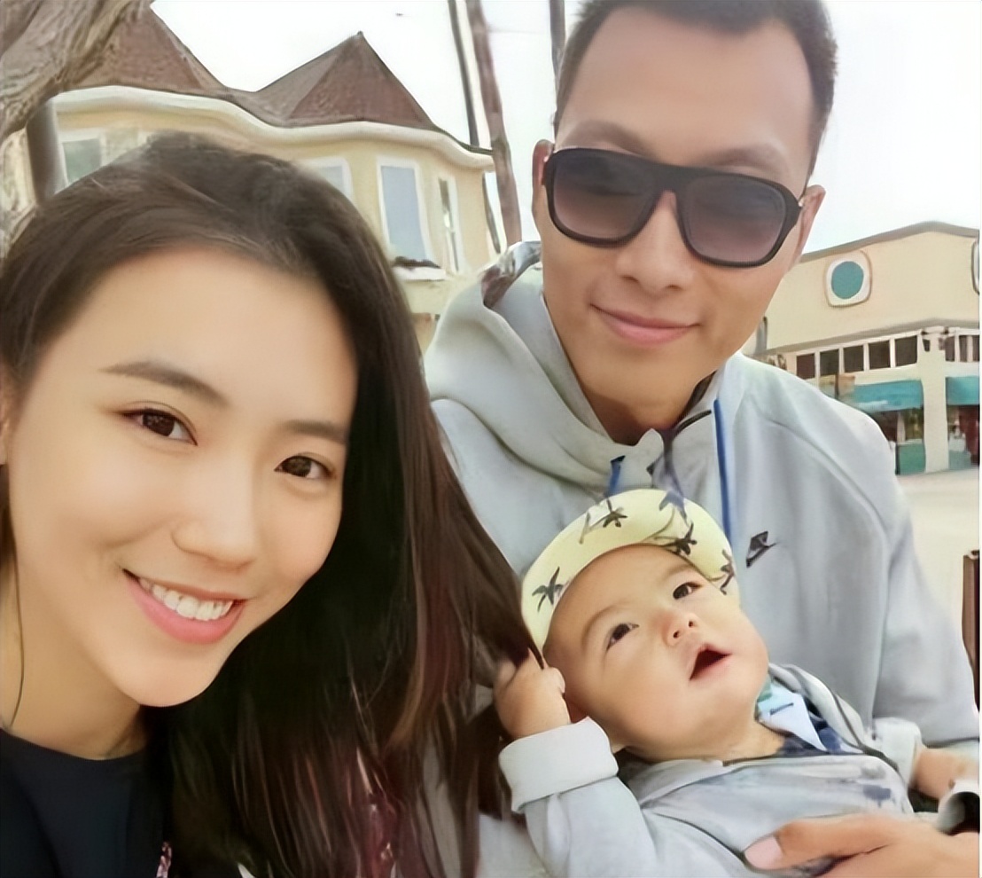 易建联与娇妻荆灵图片,易建联结婚生子了吗