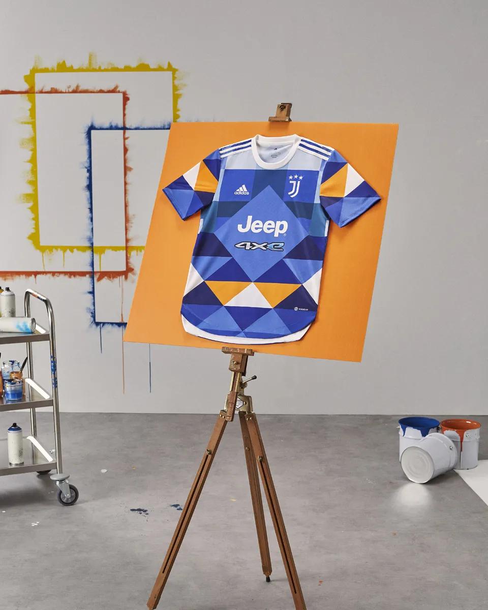 2018尤文主场球服,尤文图斯小魔仙10号