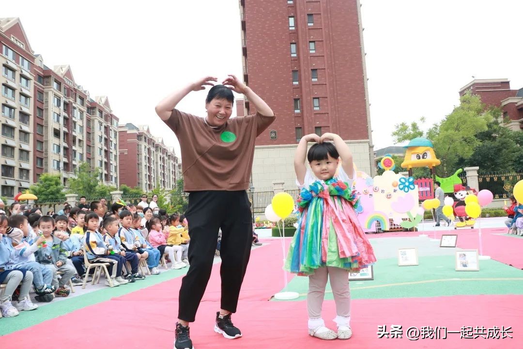 六一环保时装秀视频,幼儿园六一儿童节环保时装秀