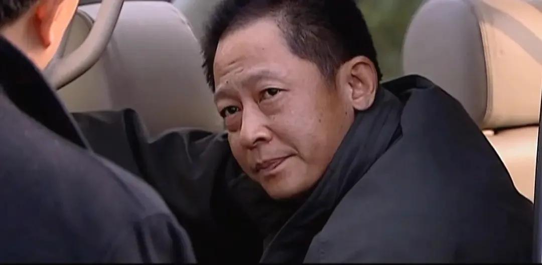 她坑老板，拉闺蜜下水，却成为最大的人生赢家