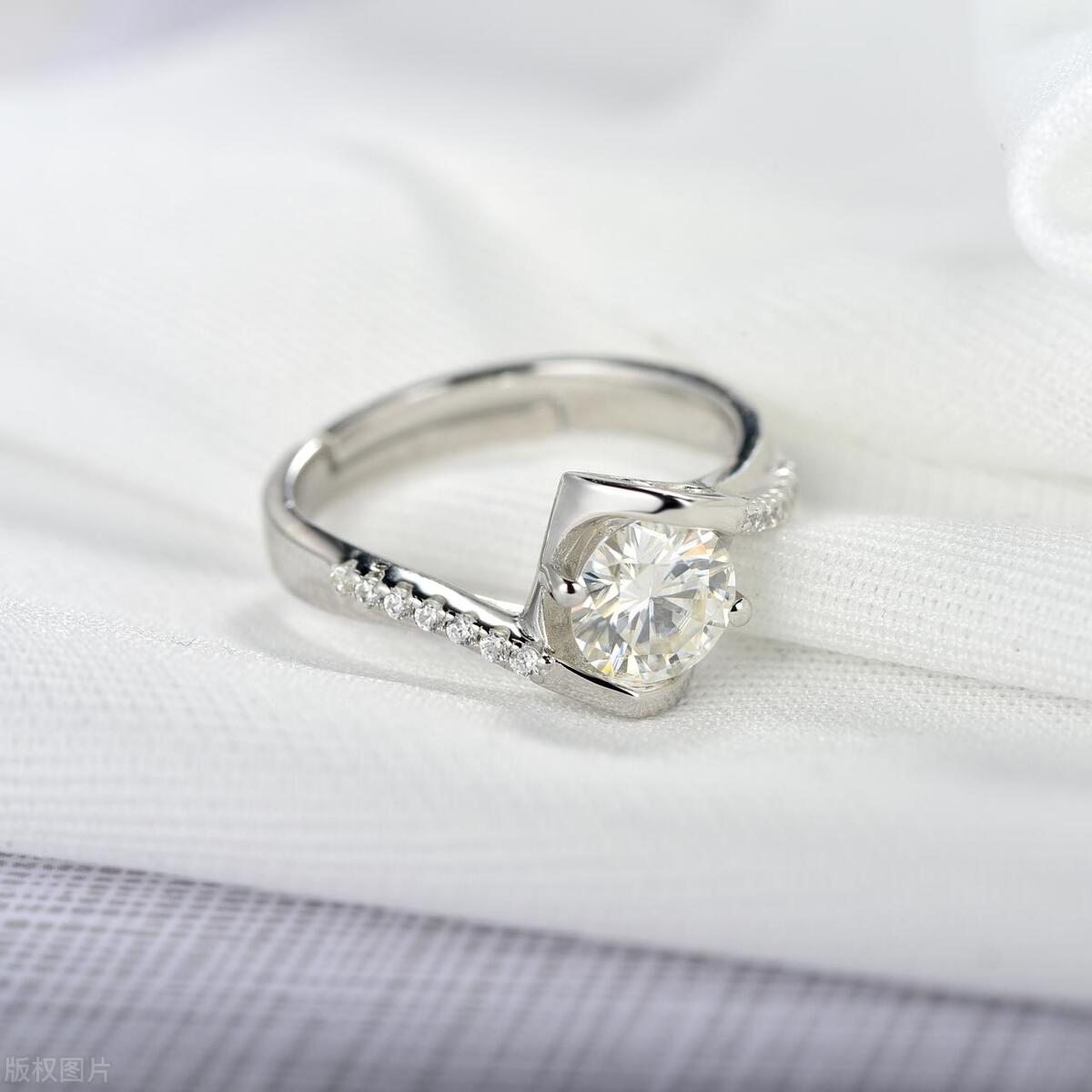 如何通过鉴定证书看钻戒有多大,钻戒鉴定证书有哪些