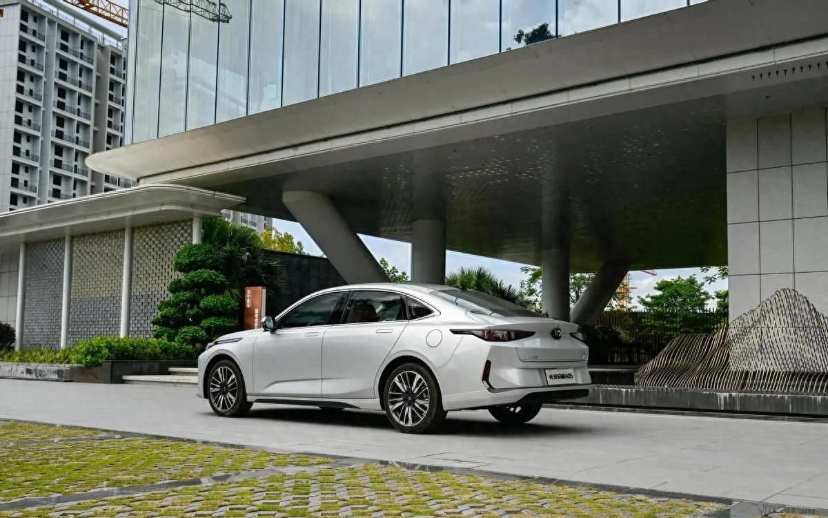 长安启源a05与秦plus冠军版对比,长安启源a07增程低配落地价