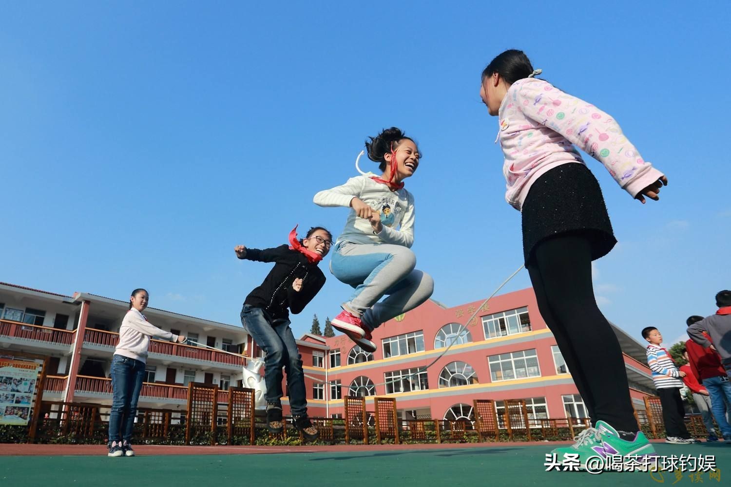 体育纳入高考各学校标准,体育类不合格高考能参加吗