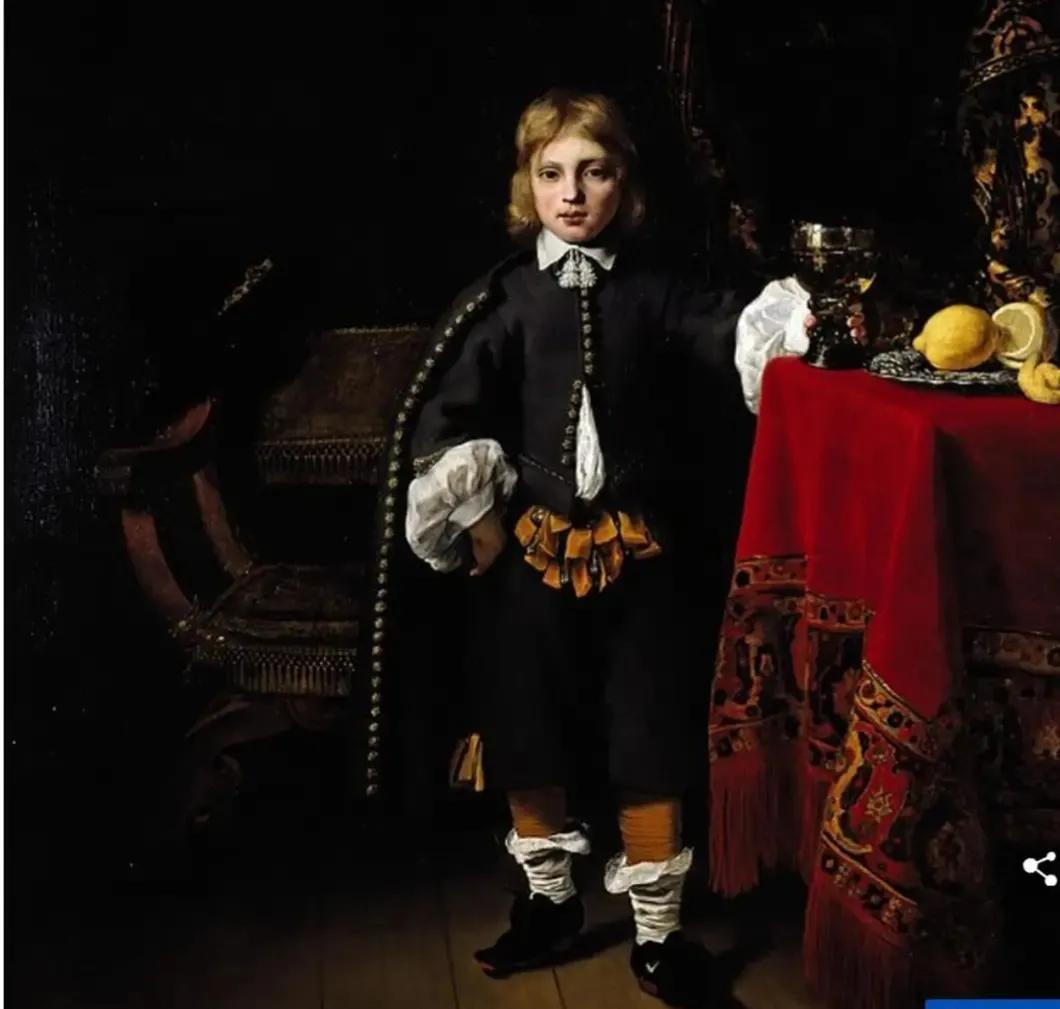 小男孩穿着耐克鞋,小男孩穿耐克80万鞋子视频