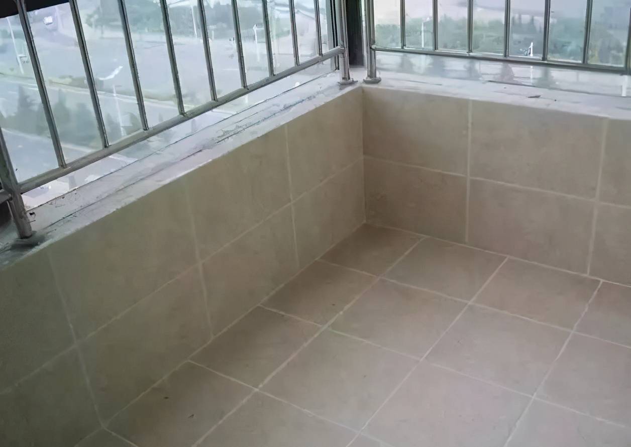 楼下阳台下水管处漏水,阳台下水管漏水检测方法