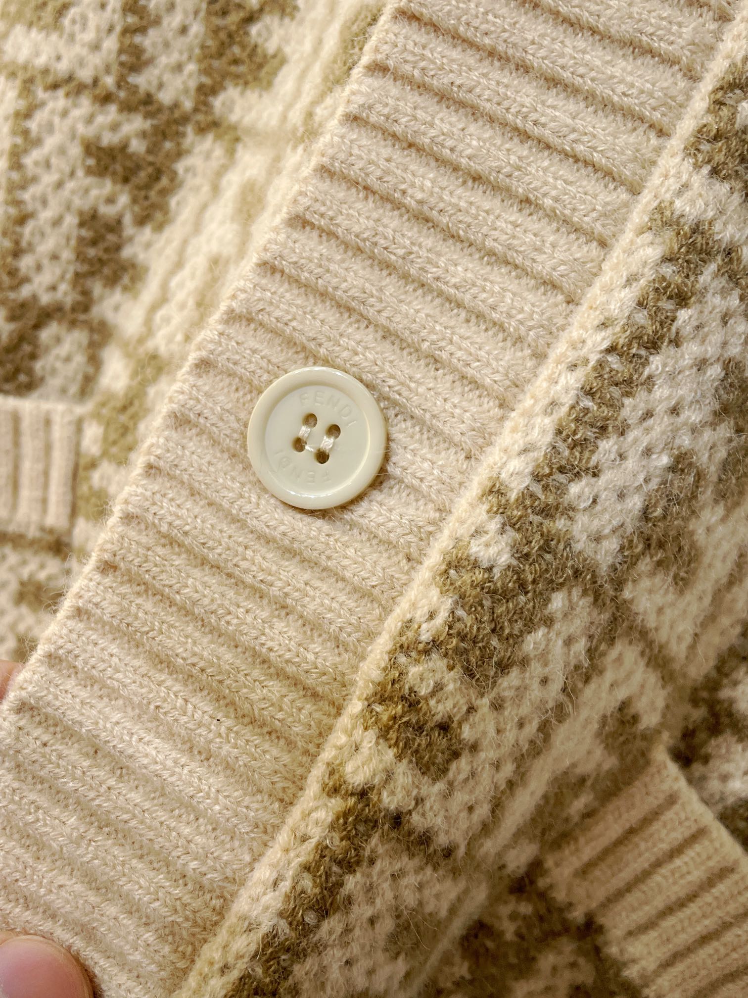 fendi芬迪限定款双f老花针织套装,fendi芬迪服装有什么特点