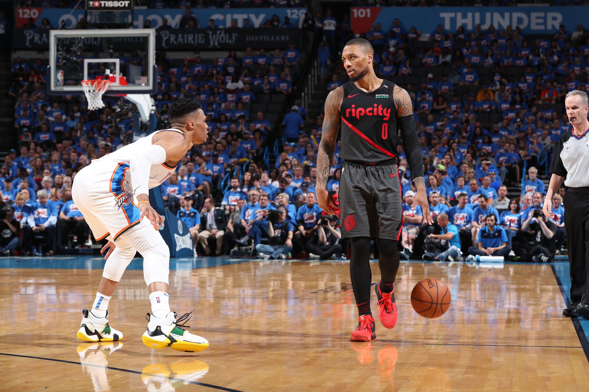 利拉德感到无助,利拉德全明星总决赛集锦