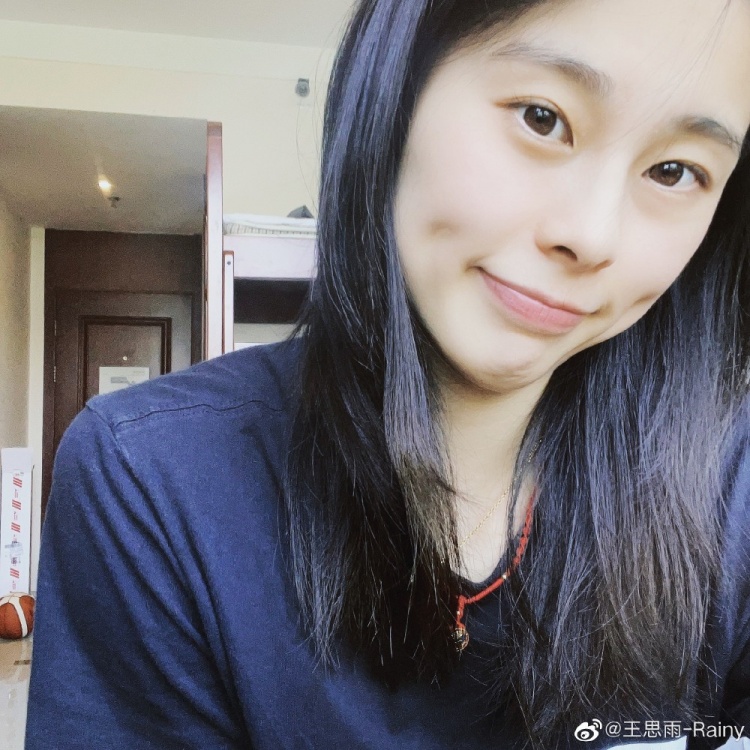 女篮颜值天花板李梦,女篮王思雨成长之路