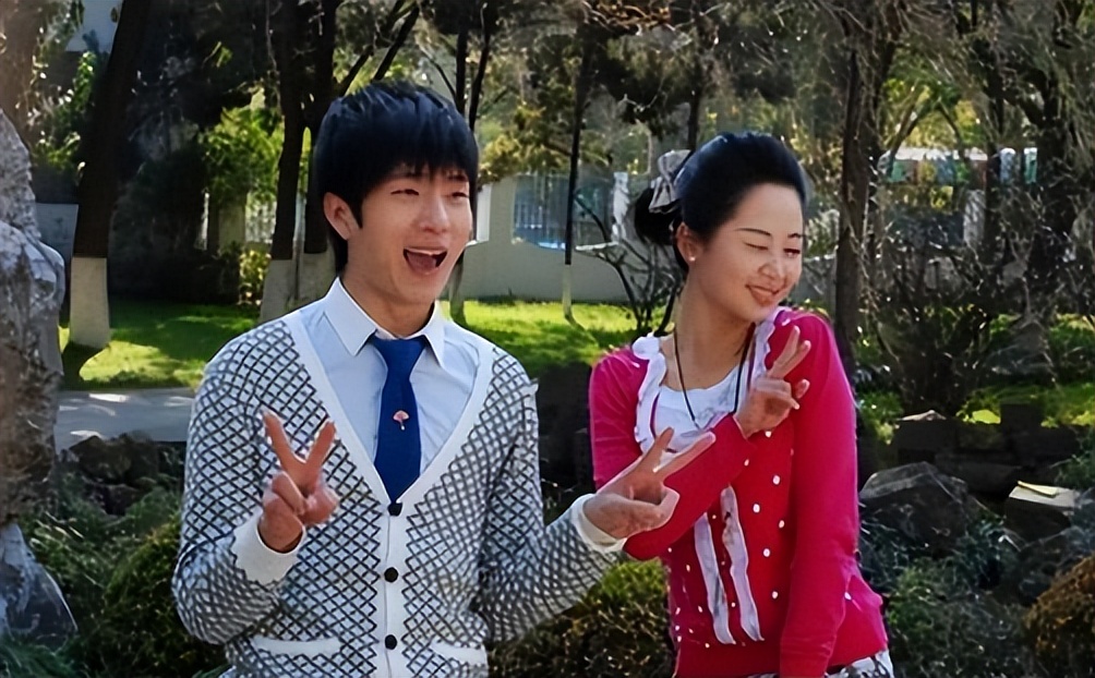 井柏然奶奶养大父母认亲视频,井柏然成为大明星后父母再来认亲