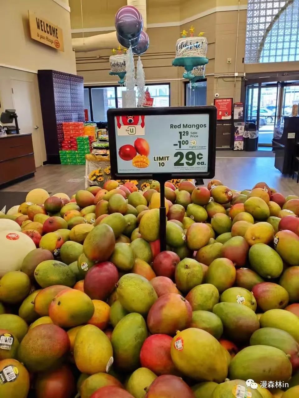 哇哦!原来美国大城市也有人摆地摊卖菜