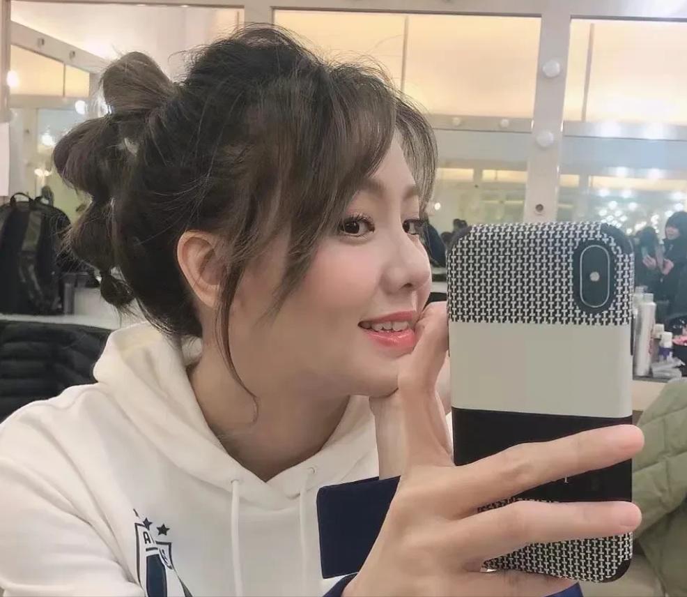 摸腿、陪酒、绝育、自杀，娱乐圈的*规则潜**，“毁”了多少女孩？