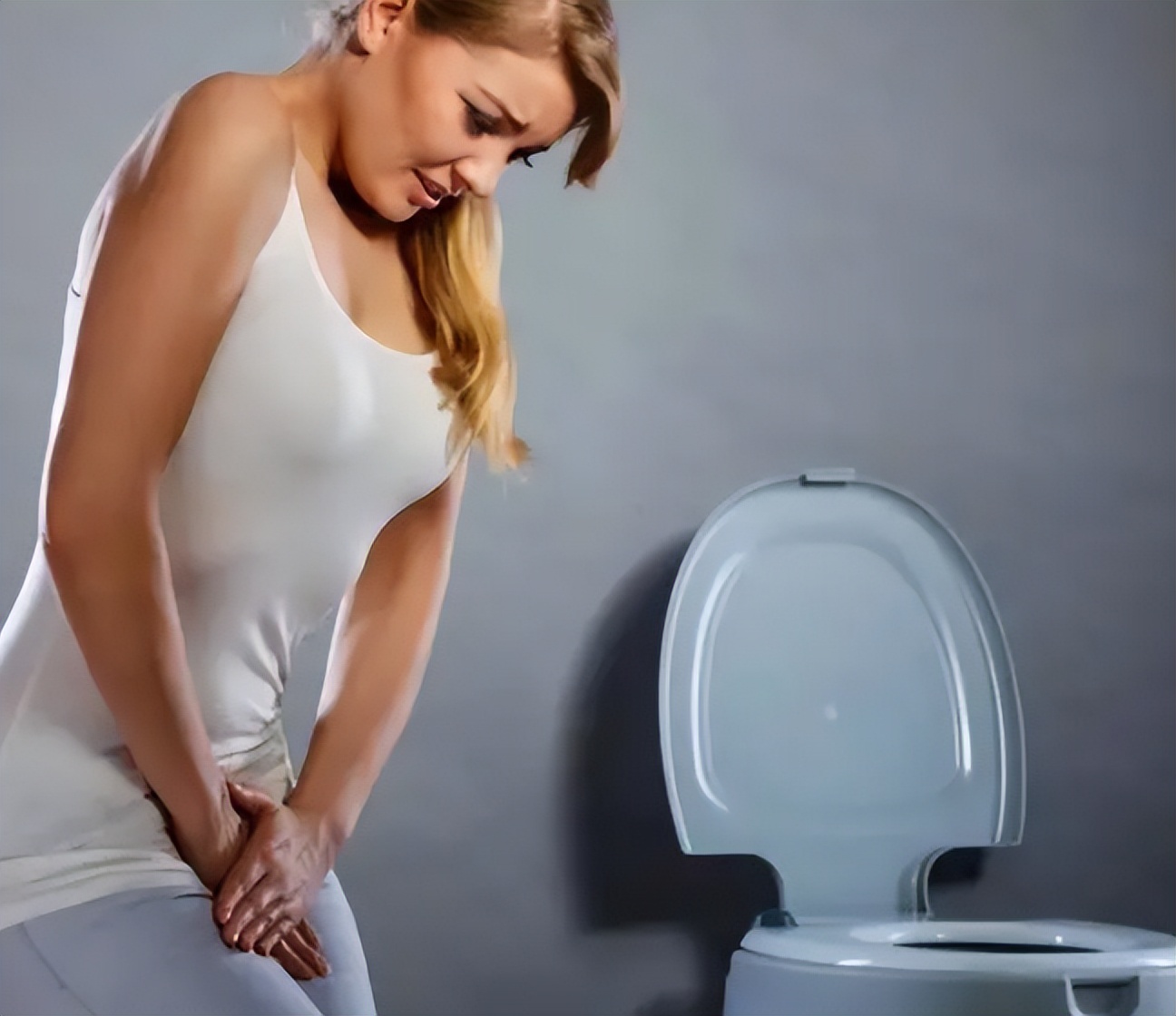 女性阴道有白色泡沫排出来，是咋回事？暗示了什么？医生给出答案