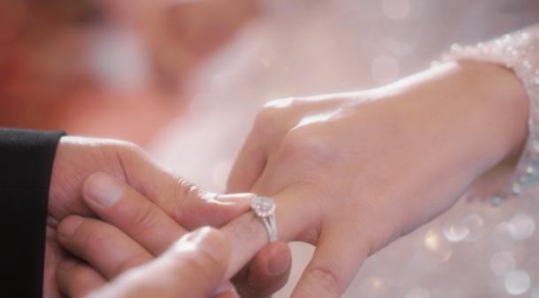 送女朋友礼物是黄金好还是钻石好,送男朋友黄金首饰有什么讲究