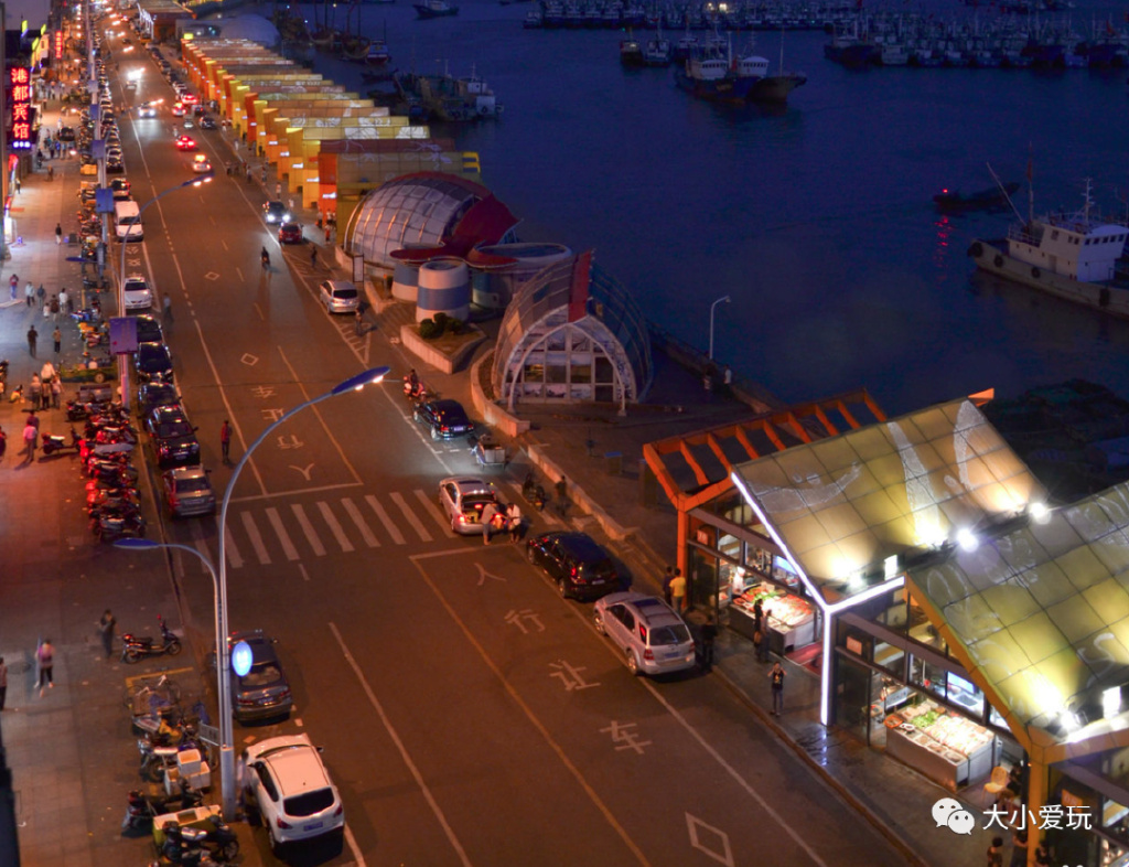 这座颜值逆天的“千岛之城”坐拥金沙白浪，还有机会偶遇荧光海哦