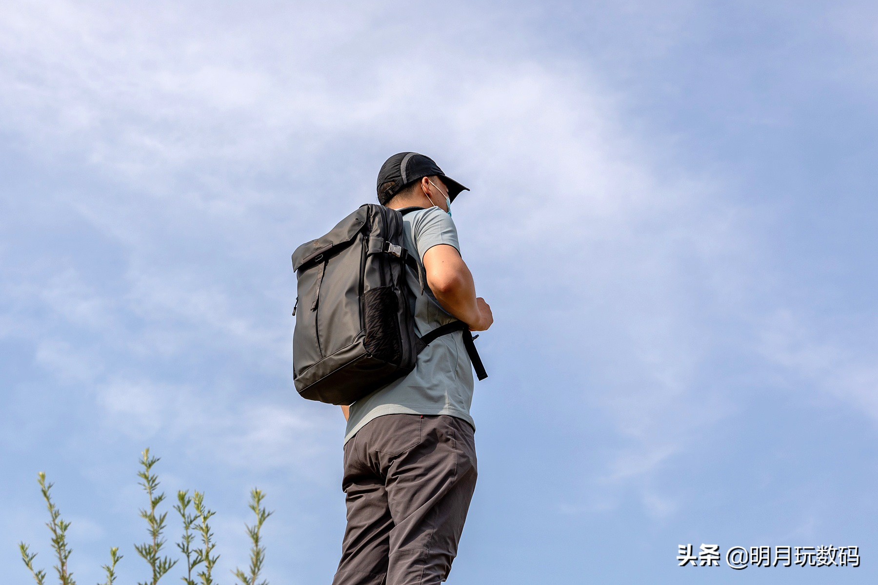 光影行星双肩包男200,类似于光影行星的双肩包