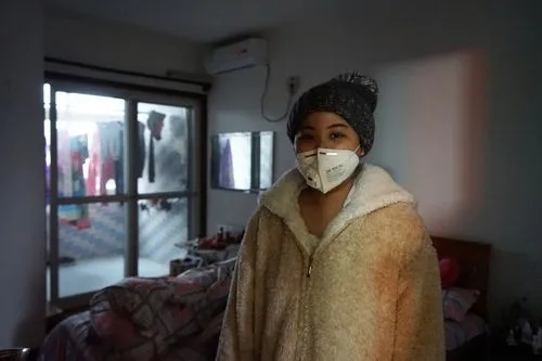 女子26岁查出癌症老公放弃治疗,22岁女子确诊血癌