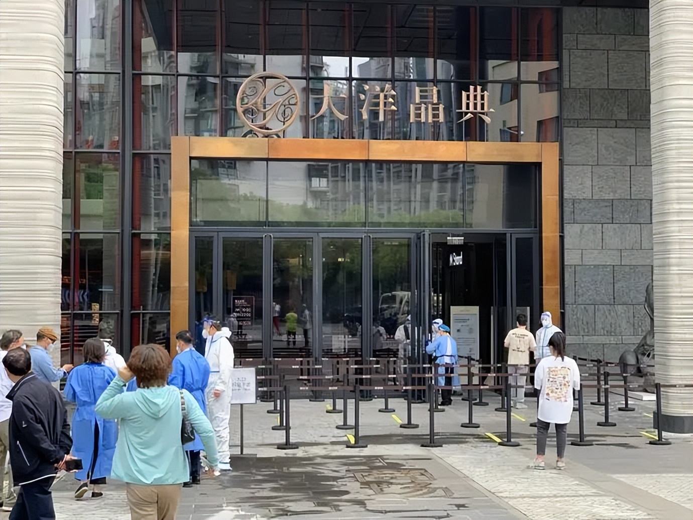 别幻想报复性消费了！复工后的烘焙店面怎么样了