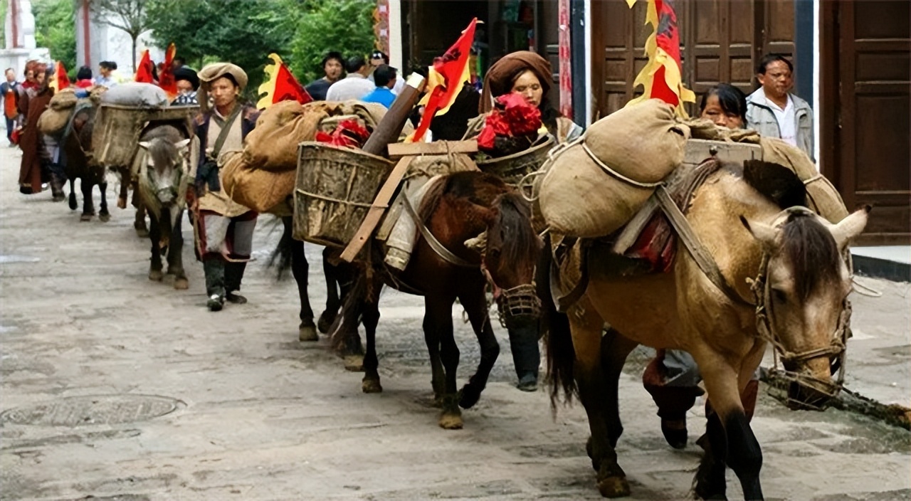 山里马帮的真实生活,农村夫妻货车生活真实记录