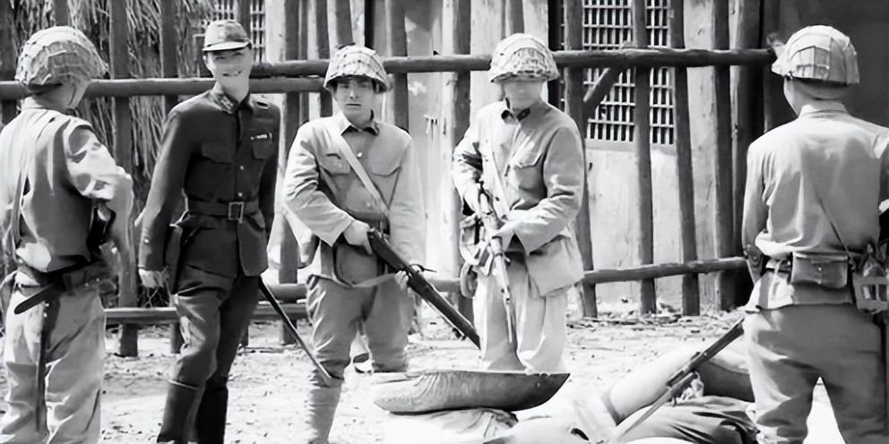 日军兽行照片:当着父亲的面玷污他女儿,临走还残忍割下妻子乳房