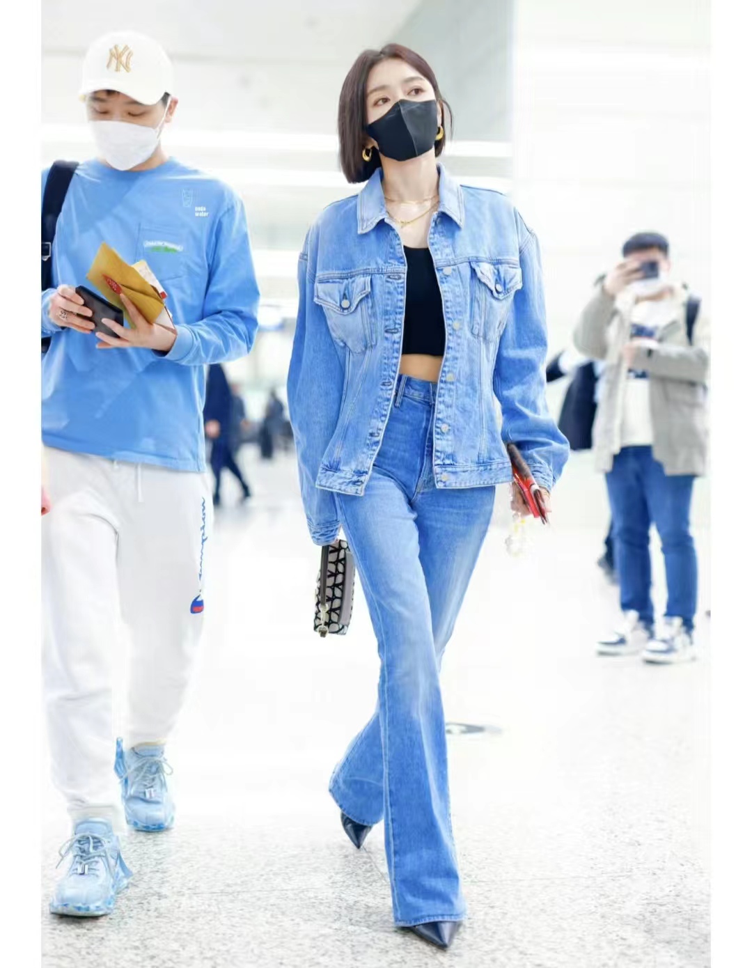 秦岚一身露背装美出新高度,秦岚运动风穿搭盘点