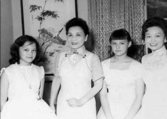 宋美龄死后孔令仪还活着吗,孔令仪谈宋美龄逝世视频