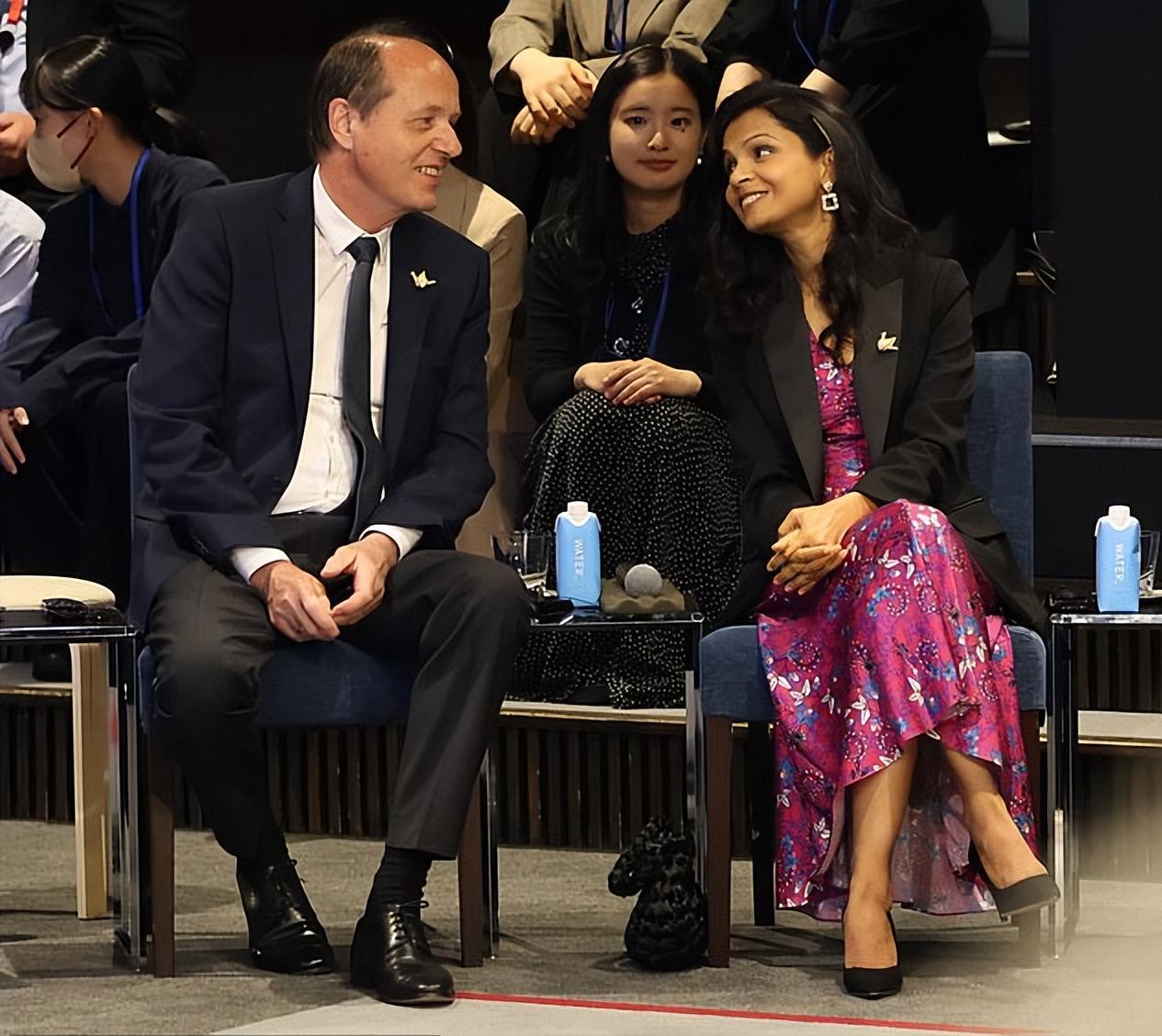 太太团在广岛G7放大招了！吉尔换成紫裙好高贵，日本夫人蓝裙翻车