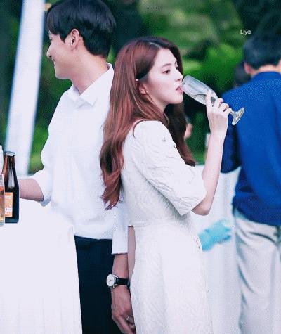 她是挺惨，但也不用这么同情吧？