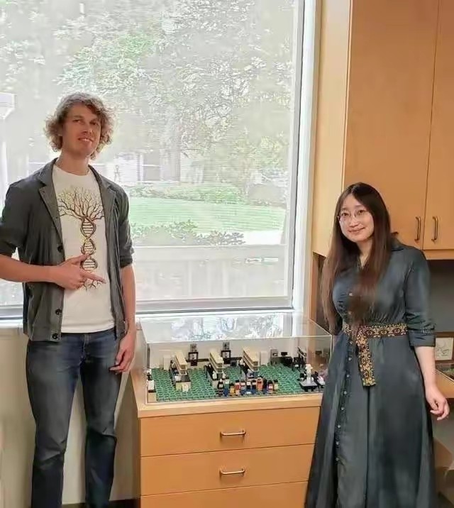 39岁靠4任丈夫当教授,嫁三任老公成世界知名大学教授