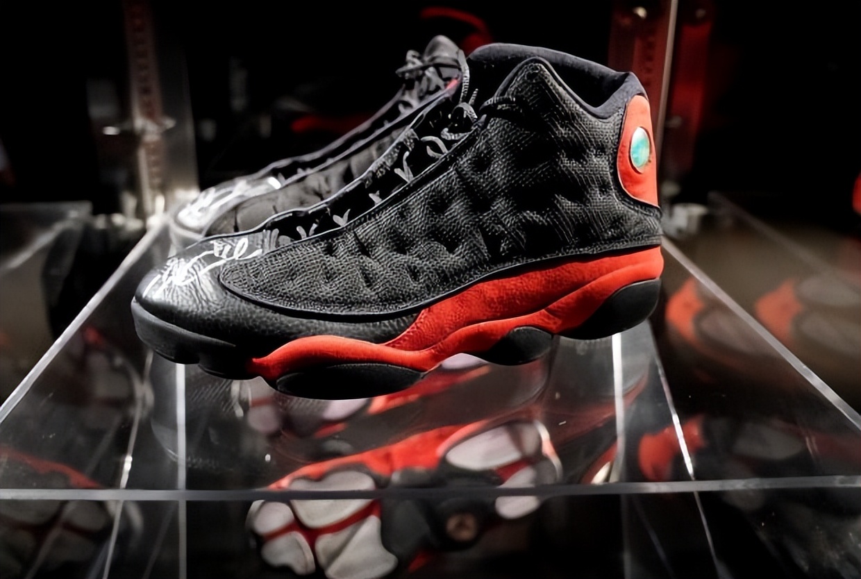 乔丹送球童球鞋 (乔丹和球童)