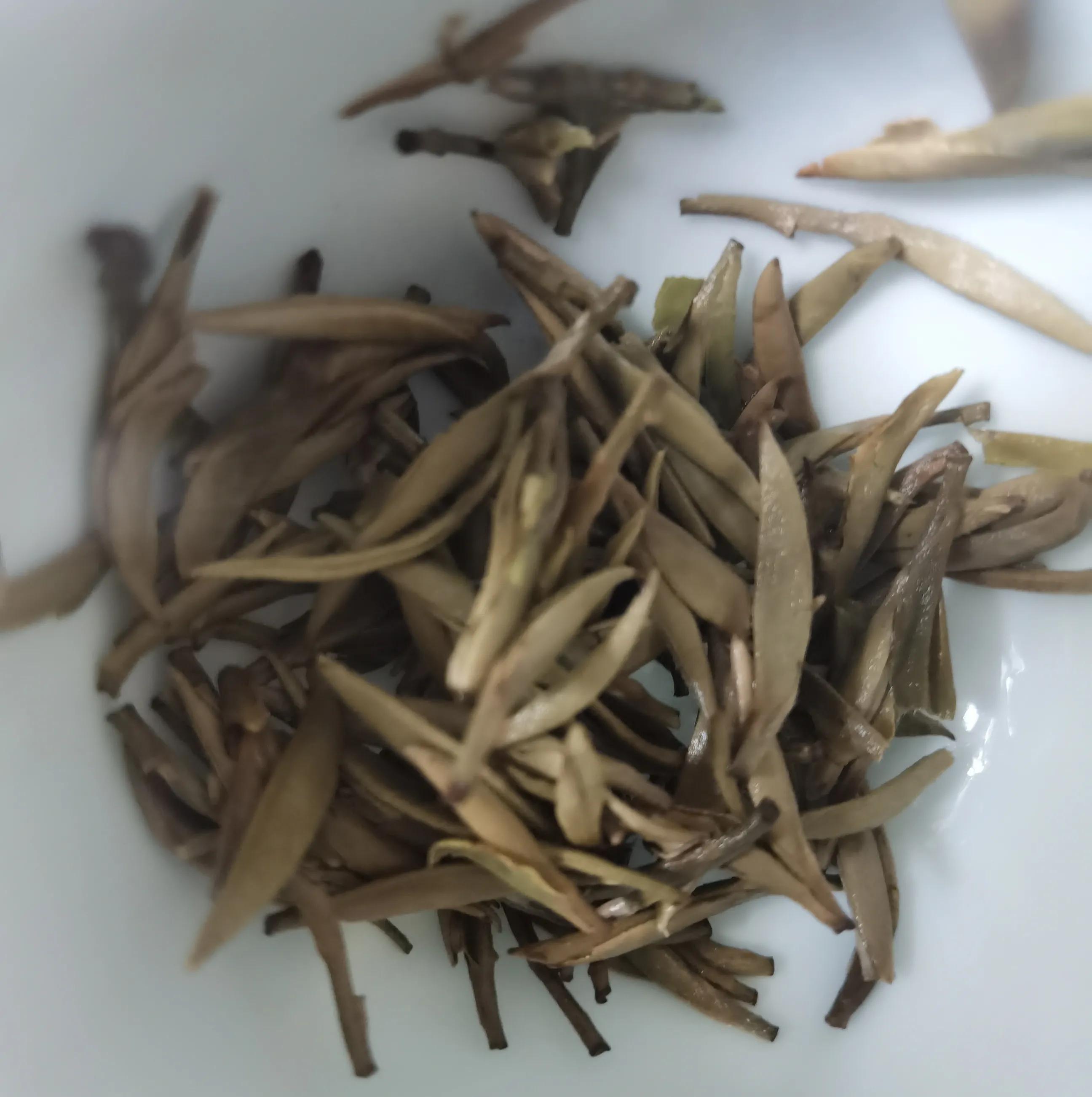 白毫银针10年老茶,十大名茶白毫银针