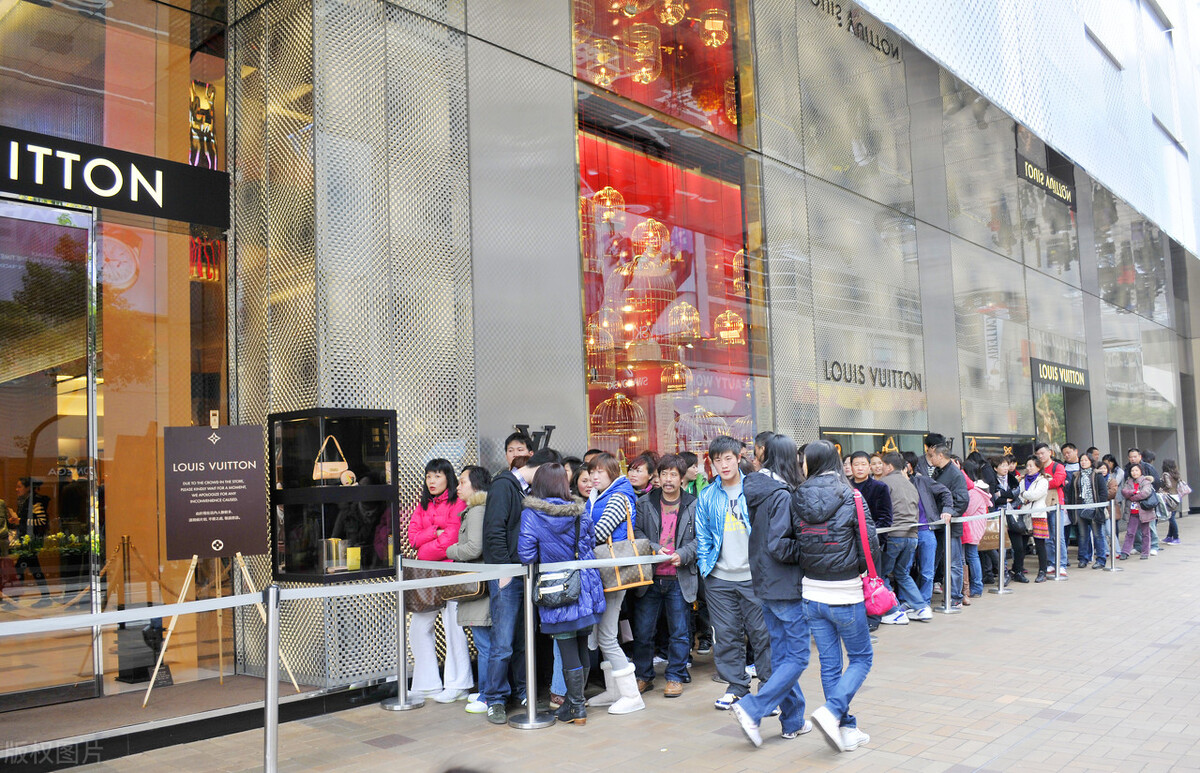 一个lv包包分期付款,很想分期买一个lv包包