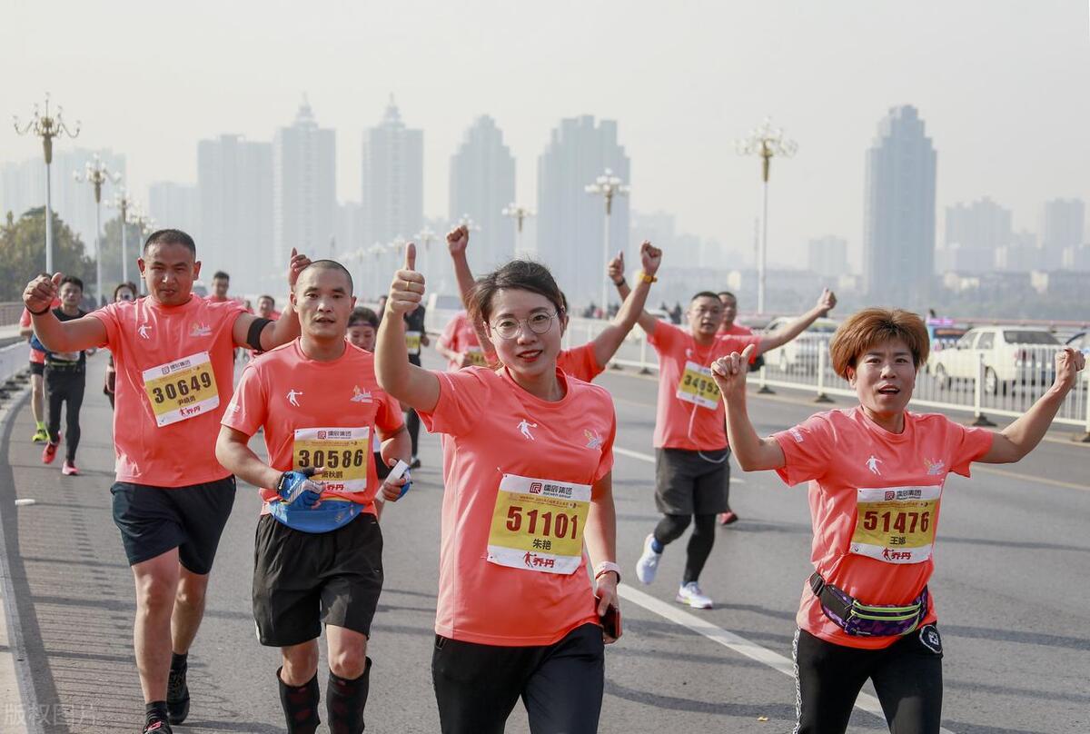 跑步是在跑步机上好还是户外好,跑步机跑步和户外跑步哪个效果好