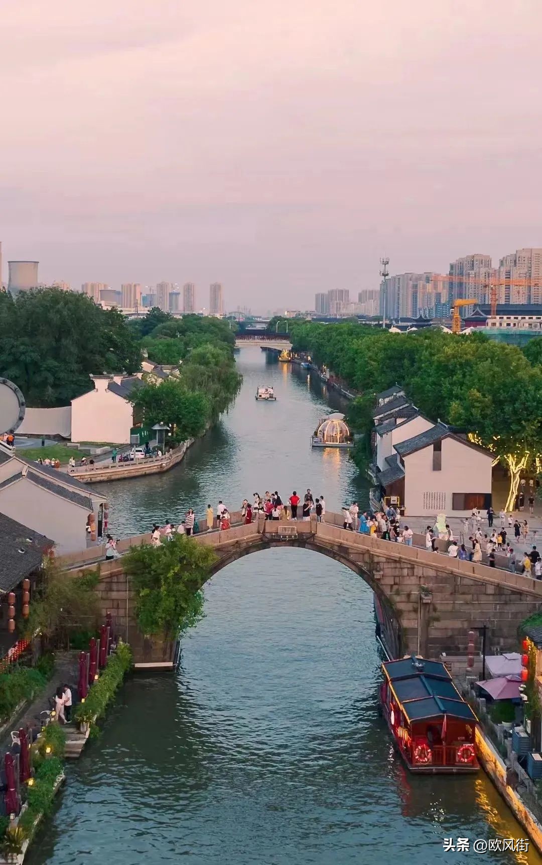 敢向潮头立解说,敢向潮头立是什么意思