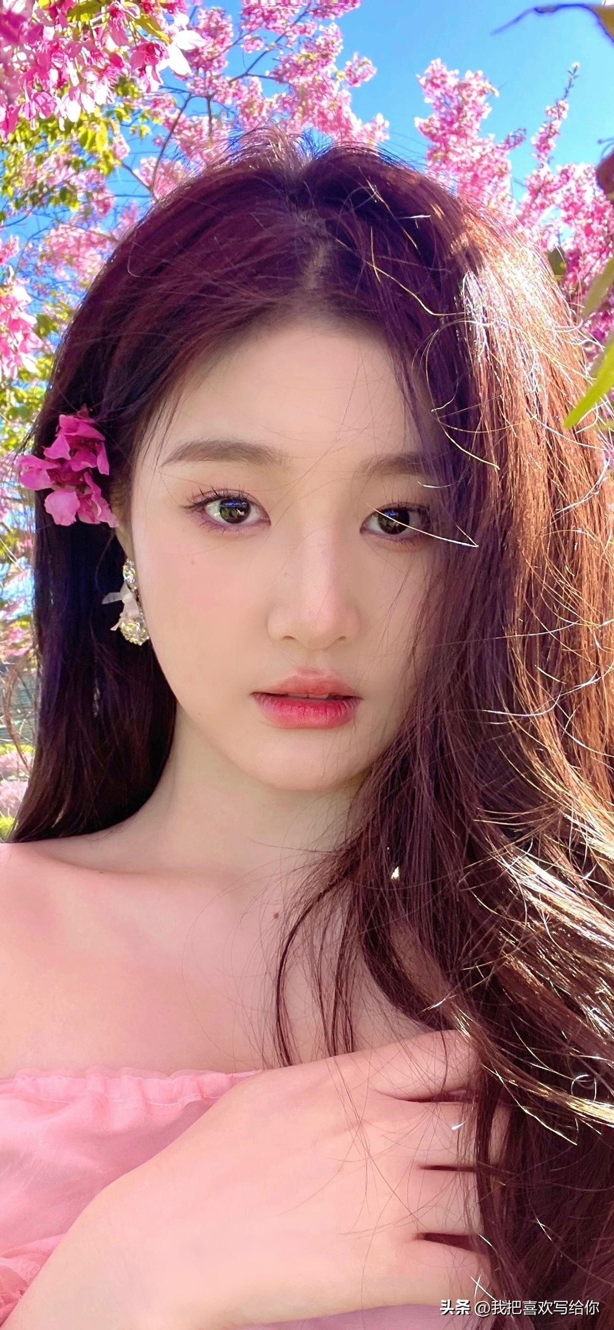 暗恋文推荐：我不会试图摘月，我要月亮奔我而来