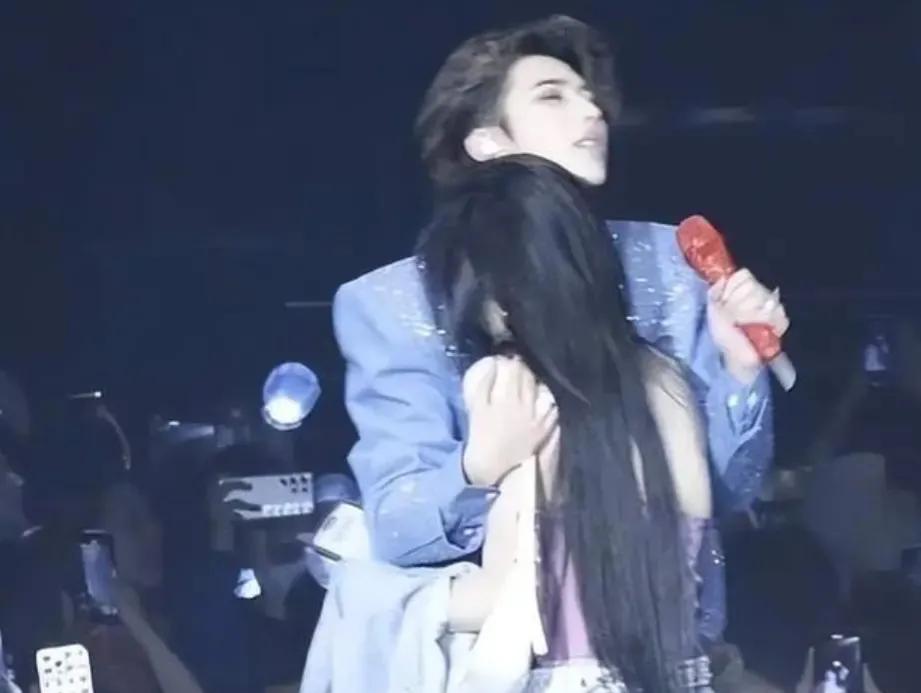 曝蔡徐坤和蔡母曾被传唤,如何看待蔡徐坤回应打胎事件