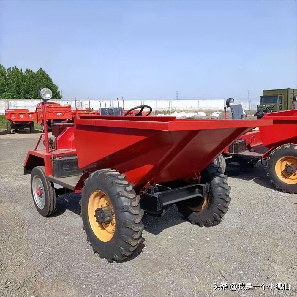 当吊带穿在黑人男人身上时，阳刚与妩媚是那么的和谐，让众人羡慕