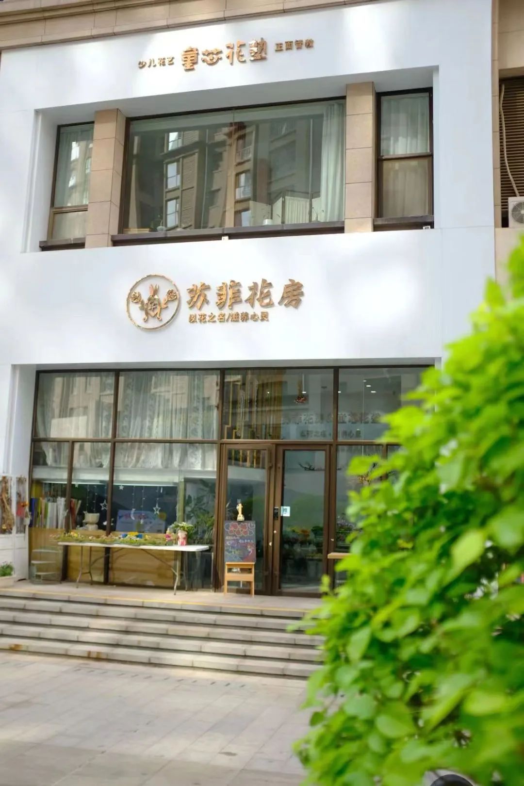 她是3个孩子的妈妈英语翻译,她是三个孩子的妈妈