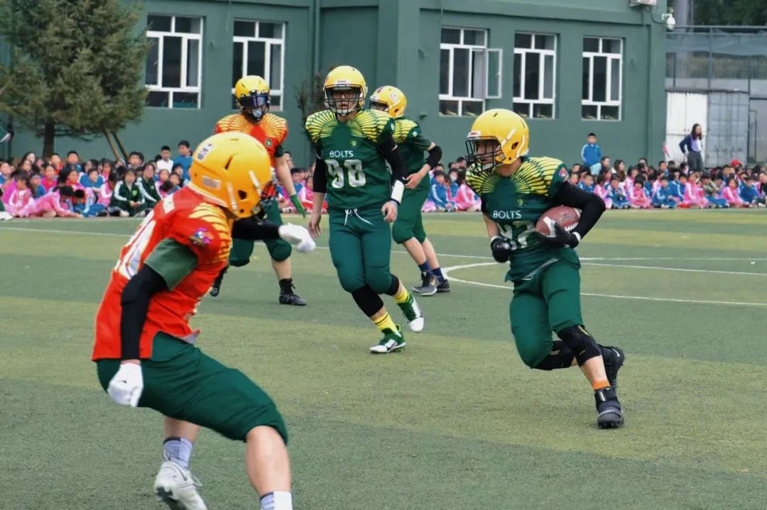 两千学生霸气登场的中杉金杉树体育节！泰酷辣！