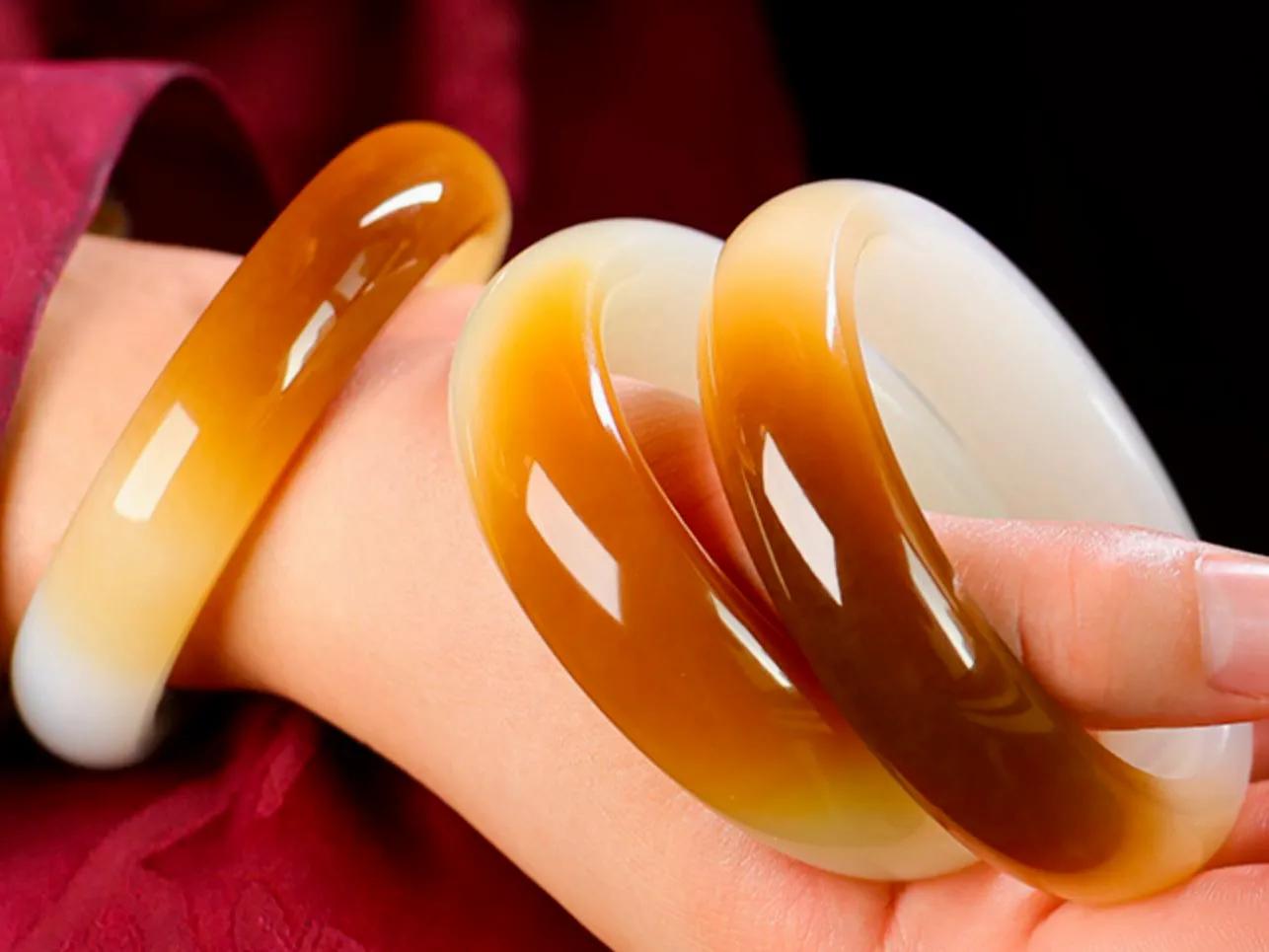 物有所值黄金,两千价位的和田玉手镯