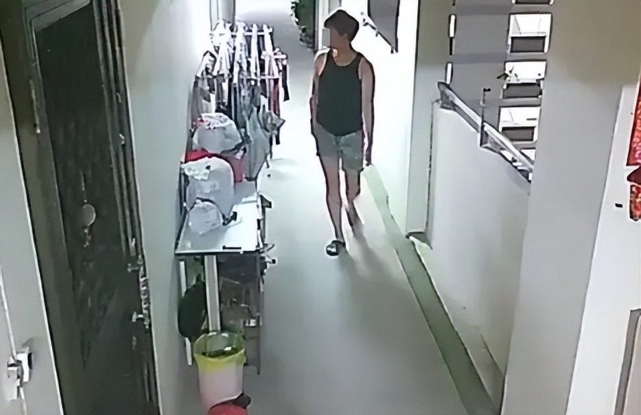 男子家中*袜丝**成山，一天不闻心里难受，让我坐牢可以丢我*袜丝**不行