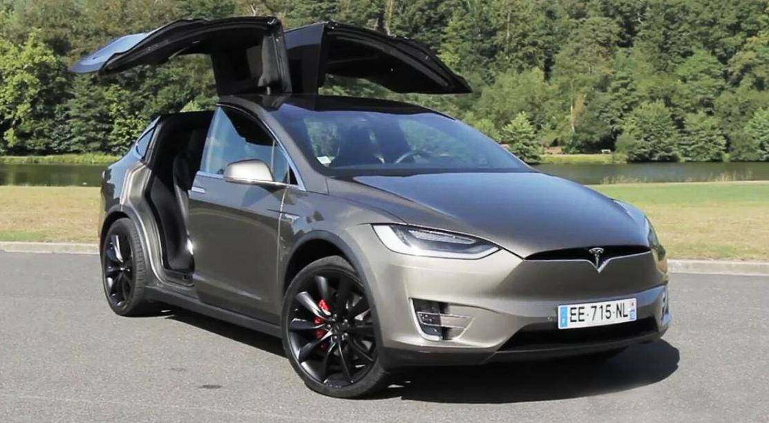 男子情人节收到女朋友“八千元”礼物，竟是激励自己购买特斯拉？