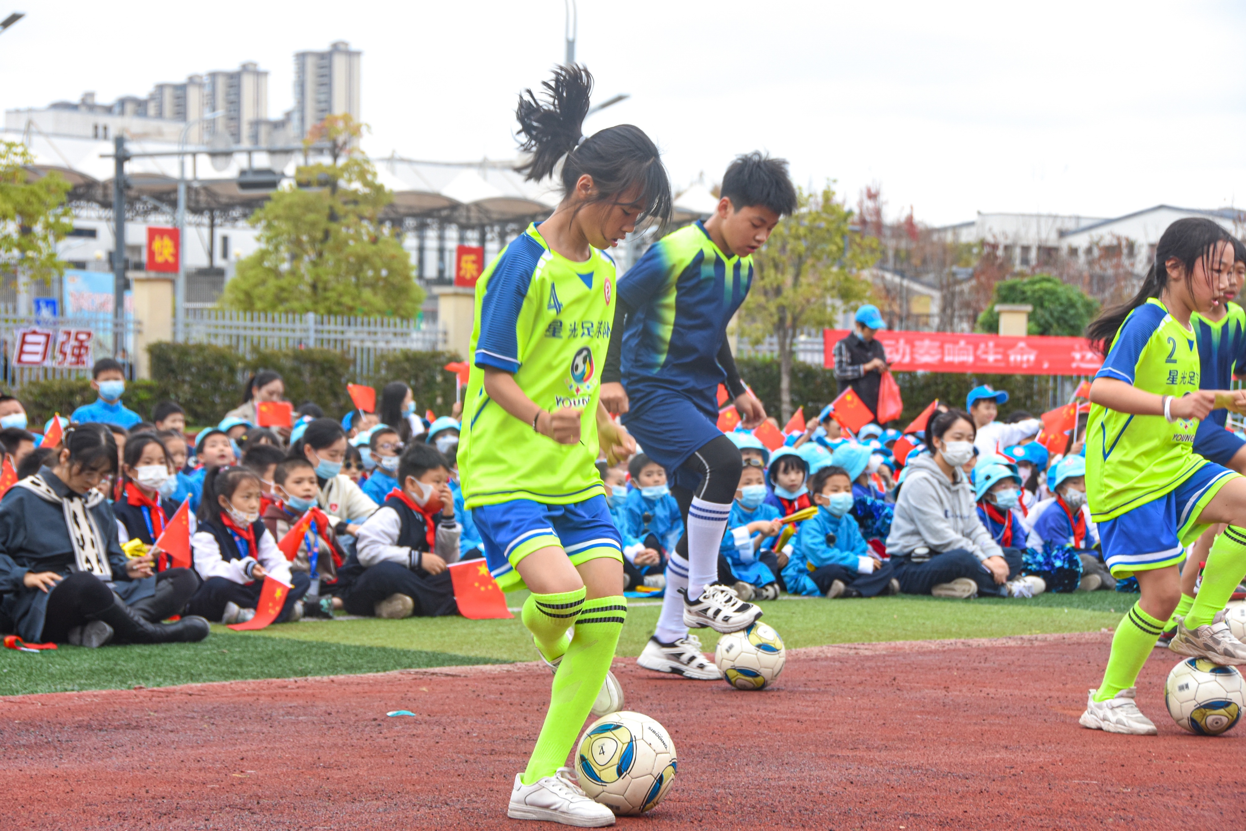 “放飞足球,点燃梦想”上饶市第二十小学举办第五届“跃石”足球节