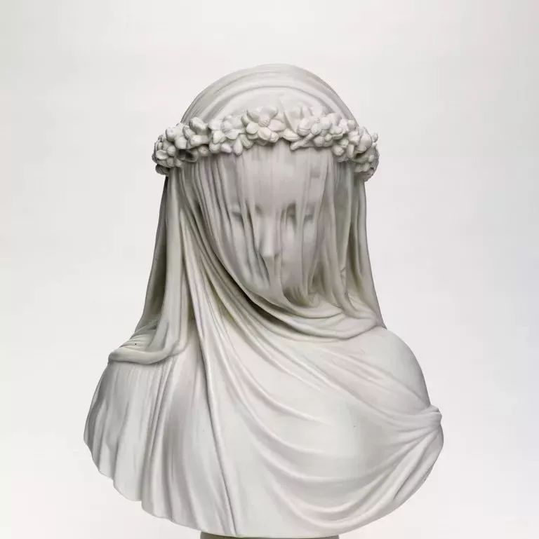 面纱掩盖着的是一个少女的贞洁，也是整个帝国的命运