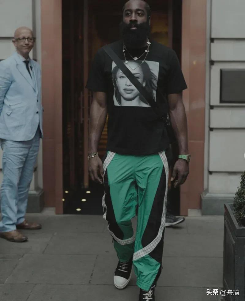 NBA早报：杜兰特交易因纳什，湖人发布75周年球衣，AI版历史最佳